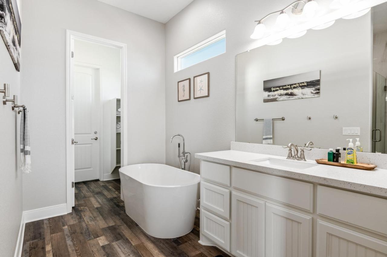 Stylish 4Br Crystal Beach Retreat Walk To Beach Bolivar Peninsula Ngoại thất bức ảnh